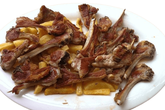 Chuletillas de lechal con patatas